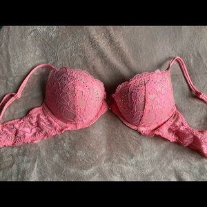 Victoria’s Secret pink lace bra 💕